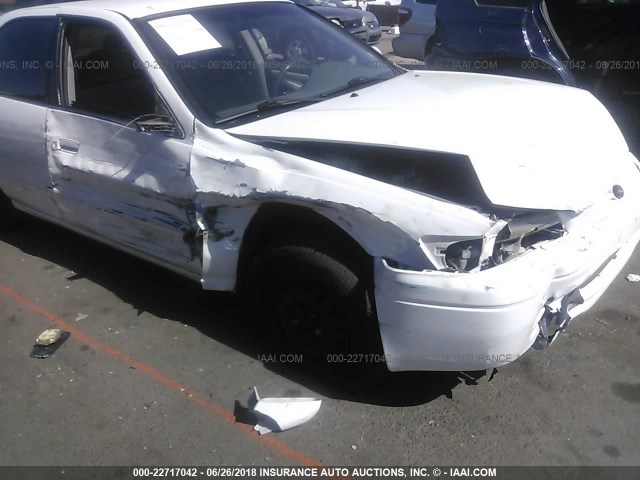 4T1BG22K5XU879248 - 1999 TOYOTA CAMRY CE/LE/XLE 白色 照片 6