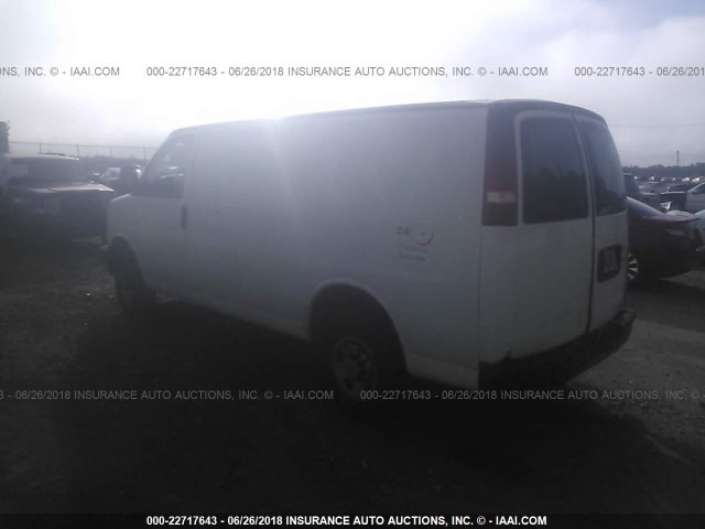 1GCGG25U271139813 - 2007 CHEVROLET EXPRESS G2500  WHITE photo 3