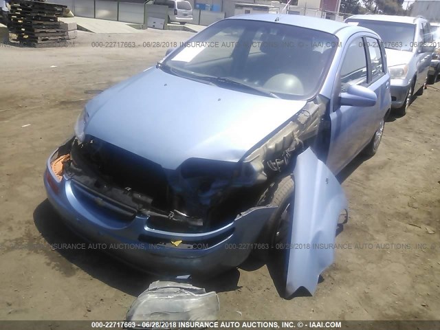 KL1TD62615B294517 - 2005 CHEVROLET AVEO LS Light Blue photo 2