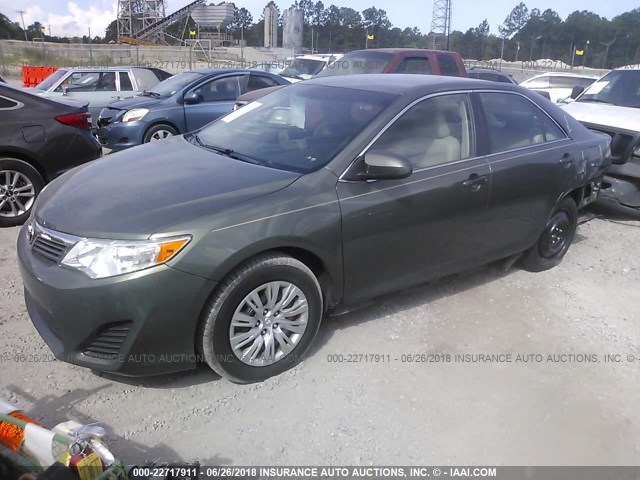 4T1BF1FKXEU765640 - 2014 TOYOTA CAMRY L/SE/LE/XLE მწვანე ფოტო 2
