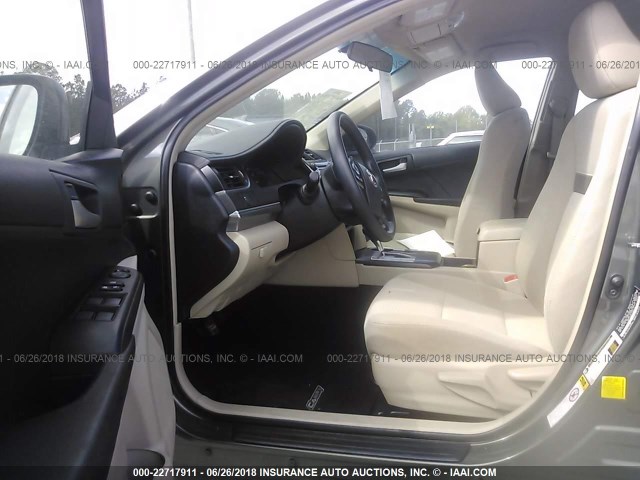 4T1BF1FKXEU765640 - 2014 TOYOTA CAMRY L/SE/LE/XLE მწვანე ფოტო 5