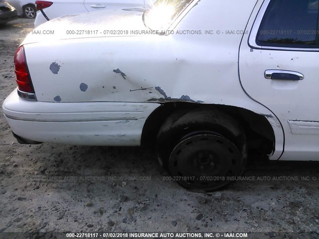 2FAFP73W83X205222 - 2003 FORD CROWN VICTORIA  WHITE photo 6