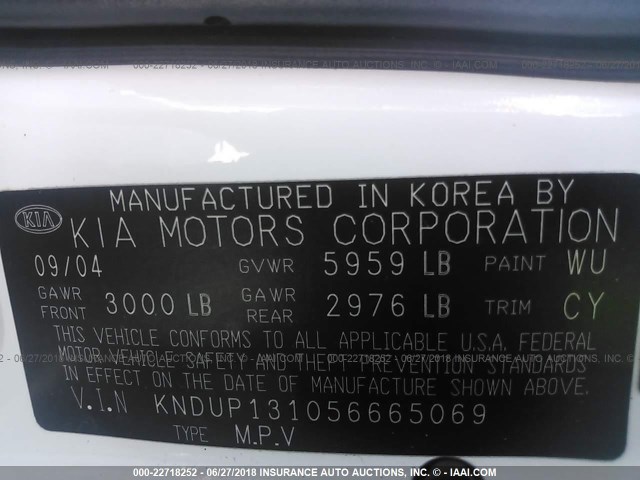 KNDUP131056665069 - 2005 KIA SEDONA EX/LX WHITE photo 9