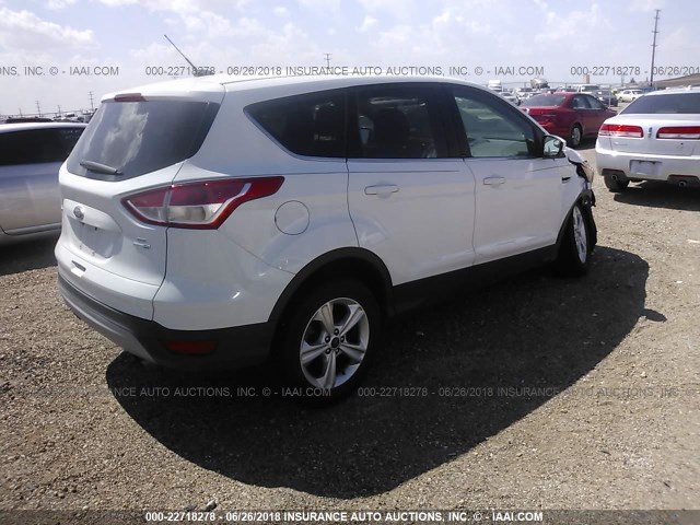 1FMCU9GX1EUA85323 - 2014 FORD ESCAPE SE WHITE photo 4