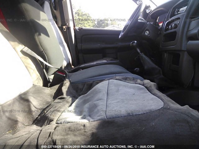 3D7KU28CX4G238954 - 2004 DODGE RAM 2500 ST/SLT 红色 照片 5
