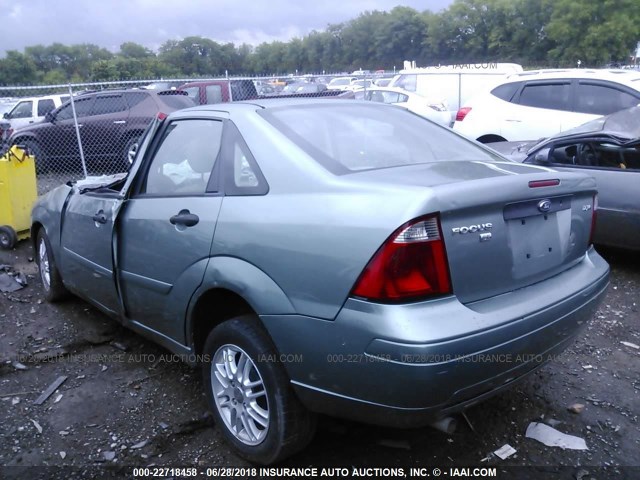 1FAFP34N55W230088 - 2005 FORD FOCUS ZX4 GREEN photo 3