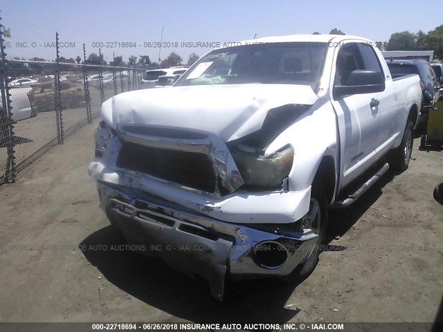 5TBRU54177S450935 - 2007 TOYOTA TUNDRA DOUBLE CAB SR5 WHITE photo 2