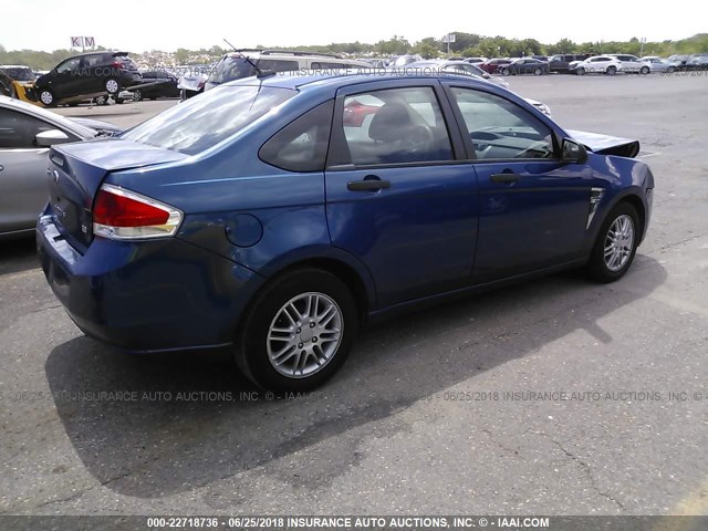 1FAHP35N78W161223 - 2008 FORD FOCUS SE/SEL/SES BLUE photo 4