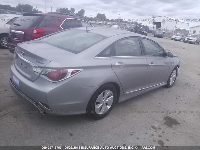 KMHEC4A45DA076590 - 2013 HYUNDAI SONATA HYBRID SILVER photo 4