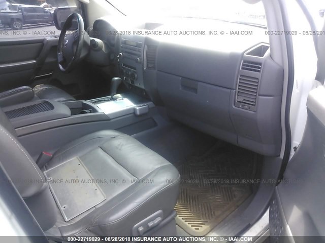 1N6BA07A86N534473 - 2006 NISSAN TITAN XE/SE/LE WHITE photo 5