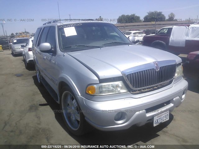 5LMRU27A6XLJ38682 - 1999 LINCOLN NAVIGATOR SILVER photo 1