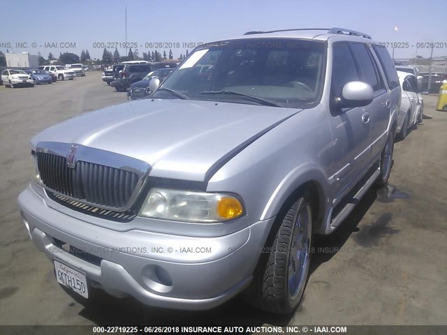 5LMRU27A6XLJ38682 - 1999 LINCOLN NAVIGATOR SILVER photo 2