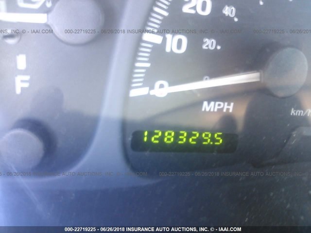 5LMRU27A6XLJ38682 - 1999 LINCOLN NAVIGATOR SILVER photo 7