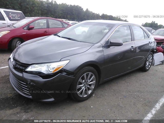 4T1BF1FK3GU515255 - 2016 TOYOTA CAMRY LE/XLE/SE/XSE GRAY photo 2