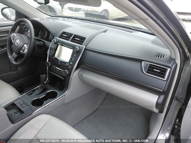 4T1BF1FK3GU515255 - 2016 TOYOTA CAMRY LE/XLE/SE/XSE GRAY photo 5