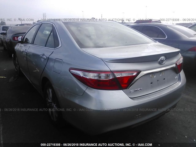 4T1BF1FK3FU497452 - 2015 TOYOTA CAMRY LE/XLE/SE/XSE SILVER photo 3