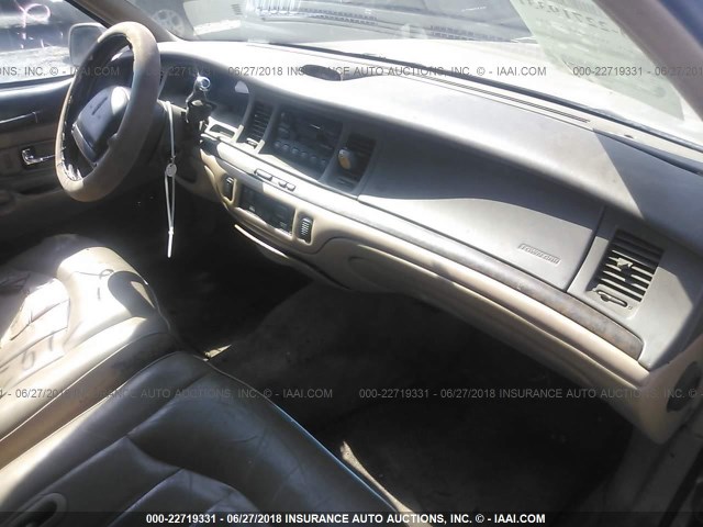 1LNLM81W2VY653422 - 1997 LINCOLN TOWN CAR EXECUTIVE GOLD photo 5