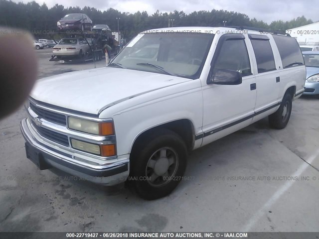 3GNEC16R9WG142237 - 1998 CHEVROLET SUBURBAN C1500 WHITE photo 2