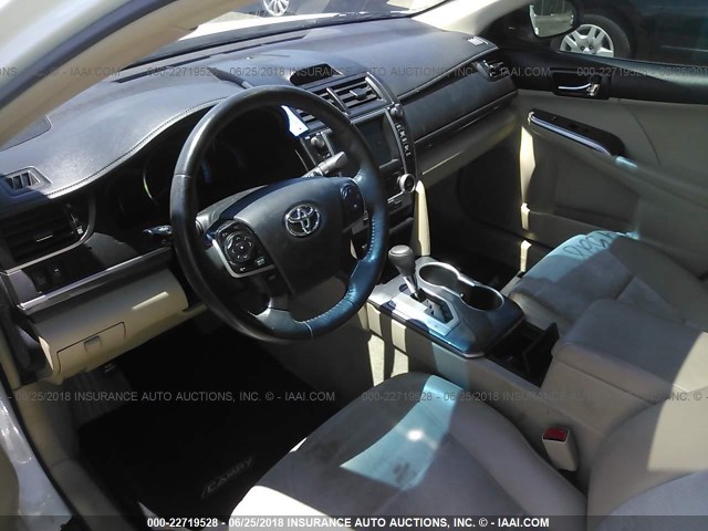 4T1BD1FK7CU037616 - 2012 TOYOTA CAMRY HYBRID/LE/XLE 白色 照片 5