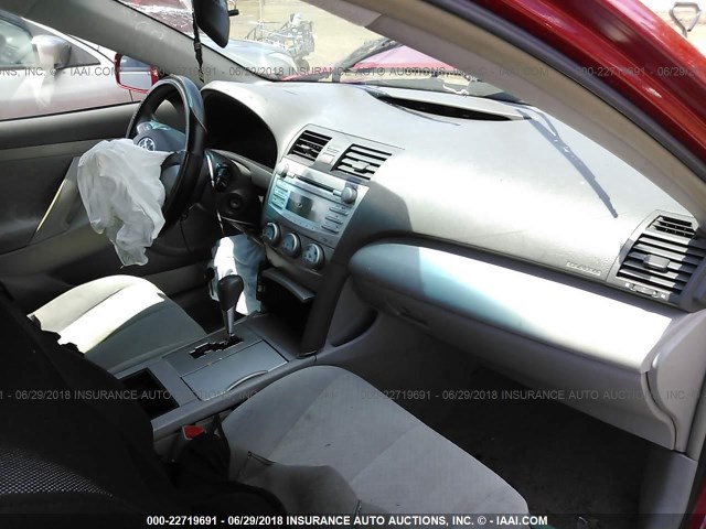 4T4BE46K09R054724 - 2009 TOYOTA CAMRY SE/LE/XLE წითელი ფოტო 5