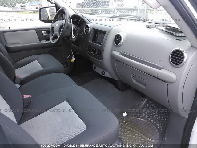 1FMRU13WX4LA64225 - 2004 FORD EXPEDITION XLS WHITE photo 5