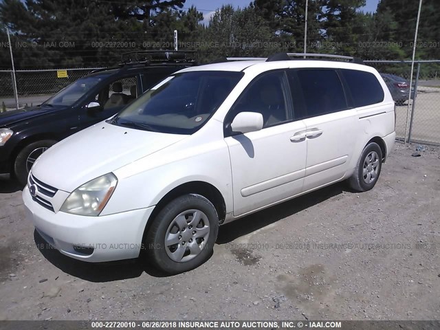 KNDMB233666053112 - 2006 KIA SEDONA EX/LX WHITE photo 2