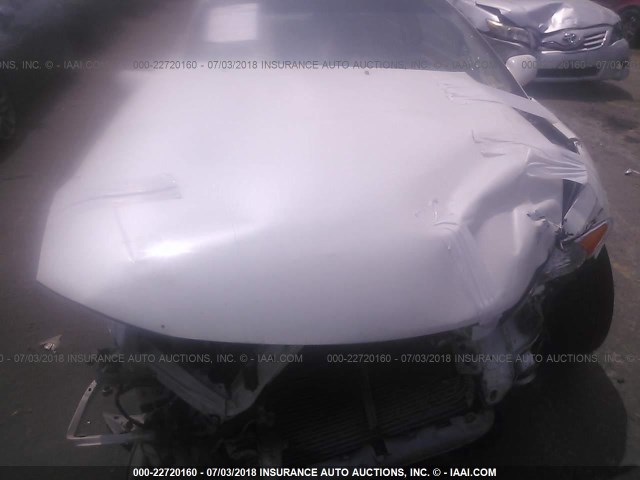 2T1CE22P02C002683 - 2002 TOYOTA CAMRY SOLARA SE WHITE photo 6