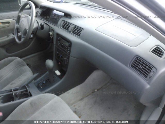 4T1BG22K9YU711551 - 2000 TOYOTA CAMRY CE/LE/XLE TAN photo 5