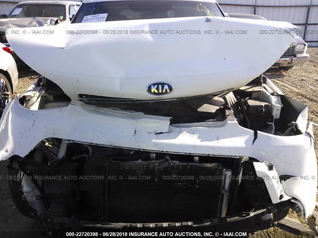 KNDJN2A20E7045472 - 2014 KIA SOUL WHITE photo 10