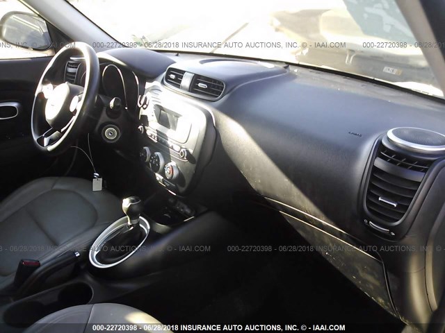 KNDJN2A20E7045472 - 2014 KIA SOUL WHITE photo 5