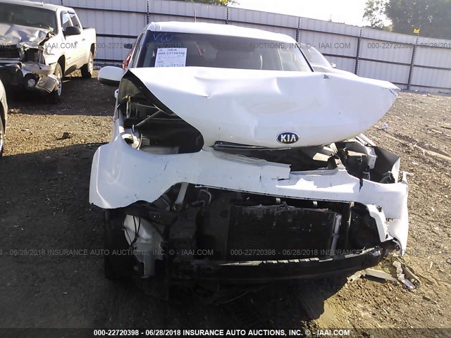 KNDJN2A20E7045472 - 2014 KIA SOUL WHITE photo 6