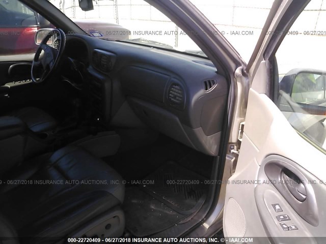 1GNDS13S822142237 - 2002 CHEVROLET TRAILBLAZER  SILVER photo 5