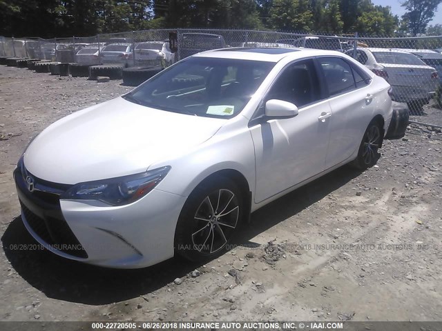 4T1BF1FK4FU019864 - 2015 TOYOTA CAMRY LE/XLE/SE/XSE WHITE photo 2