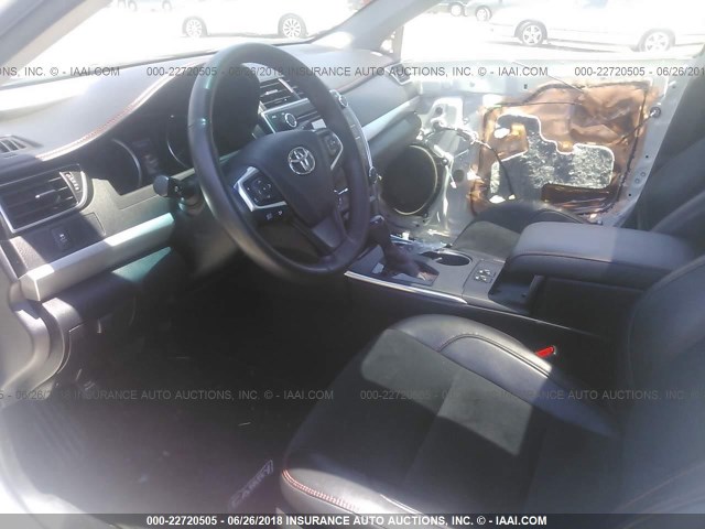 4T1BF1FK4FU019864 - 2015 TOYOTA CAMRY LE/XLE/SE/XSE WHITE photo 5