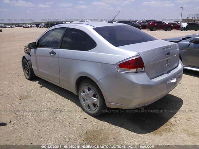 1FAHP32N48W143282 - 2008 FORD FOCUS S/SE SILVER photo 3