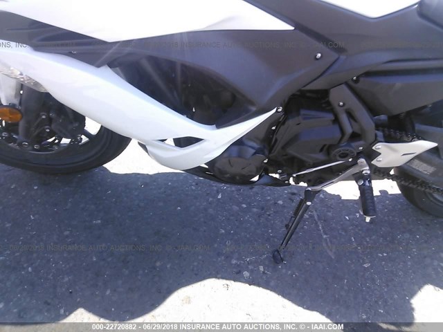 JKAEXEJ12HDA01674 - 2017 KAWASAKI EX650 J თეთრი ფოტო 9