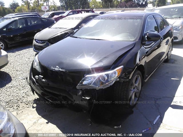 4T1BF1FK1EU424174 - 2014 TOYOTA CAMRY L/SE/LE/XLE 黑色 照片 2