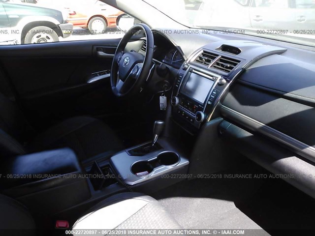 4T1BF1FK1EU424174 - 2014 TOYOTA CAMRY L/SE/LE/XLE 黑色 照片 5