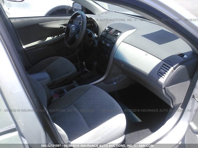 JTDBL40E899049930 - 2009 TOYOTA COROLLA LE/XLE SILVER photo 5