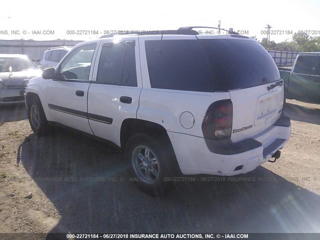 1GNDT13S322192606 - 2002 CHEVROLET TRAILBLAZER  WHITE photo 3