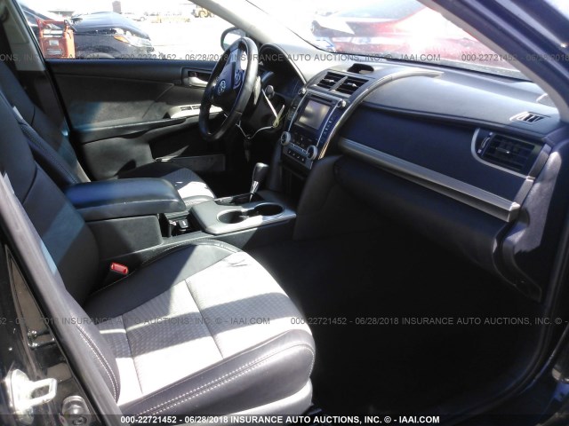 4T1BF1FK5CU196497 - 2012 TOYOTA CAMRY SE/LE/XLE BLACK photo 5
