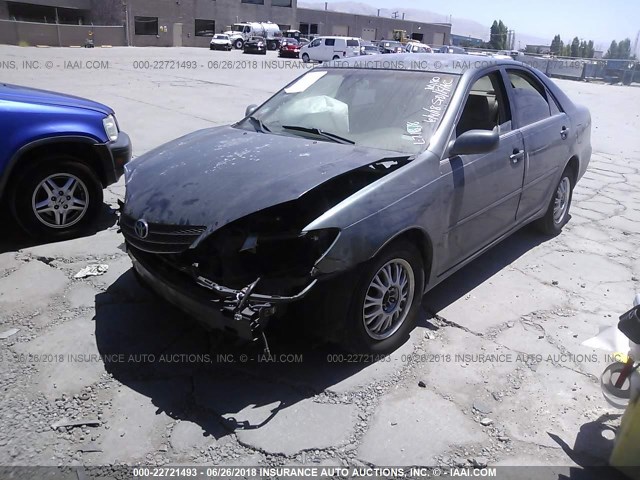 4T1BE32K52U558458 - 2002 TOYOTA CAMRY LE/XLE/SE მწვანე ფოტო 2