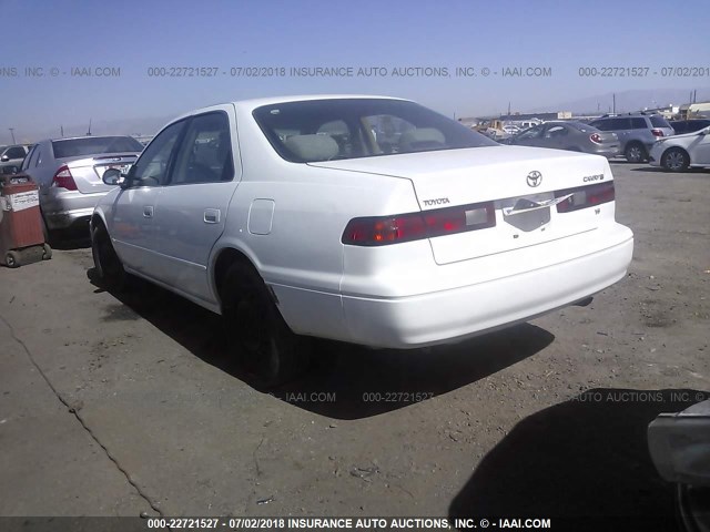 JT2BF28K5W0127367 - 1998 TOYOTA CAMRY LE/XLE WHITE photo 3