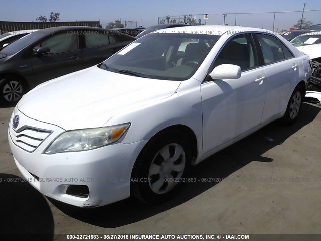 4T1BF3EK6AU574112 - 2010 TOYOTA CAMRY SE/LE/XLE WHITE photo 2
