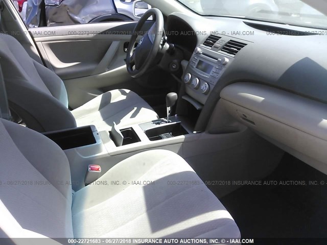 4T1BF3EK6AU574112 - 2010 TOYOTA CAMRY SE/LE/XLE WHITE photo 5