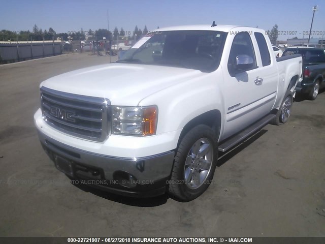 1GTR2VE7XDZ138702 - 2013 GMC SIERRA K1500 SLE WHITE photo 2