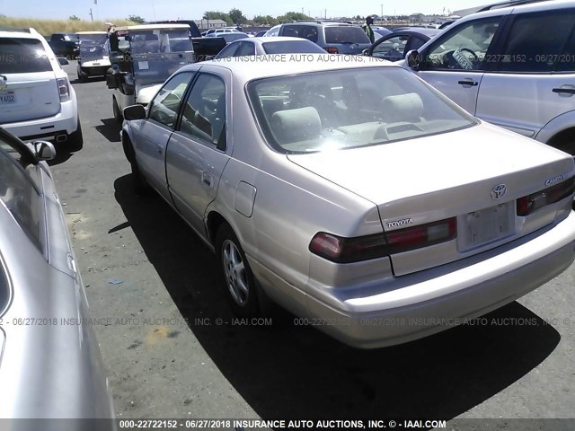 4T1BG22K8VU791520 - 1997 TOYOTA CAMRY CE/LE/XLE ბეჟი ფოტო 3