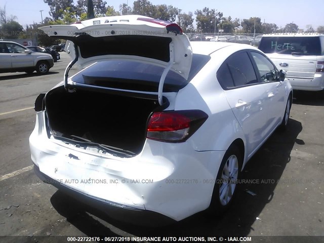 3KPFL4A70HE148916 - 2017 KIA FORTE LX/S WHITE photo 4