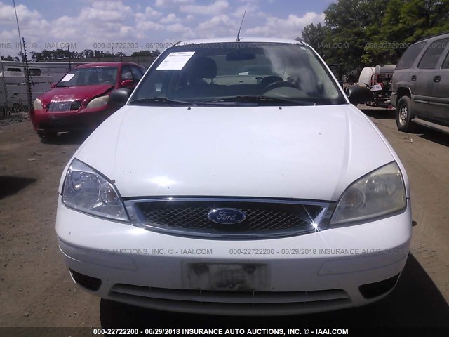 1FAFP34N97W358546 - 2007 FORD FOCUS ZX4/S/SE/SES WHITE photo 6