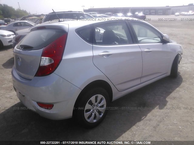 KMHCT5AE1HU312517 - 2017 HYUNDAI ACCENT SE SILVER photo 4